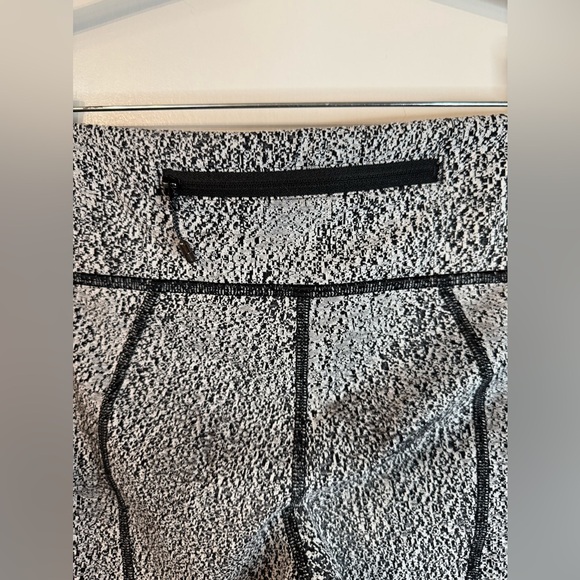 Lululemon Power Luxtreme Spray Jacquard White Black Pace Revival Crop Leggings - Picture 6 of 9